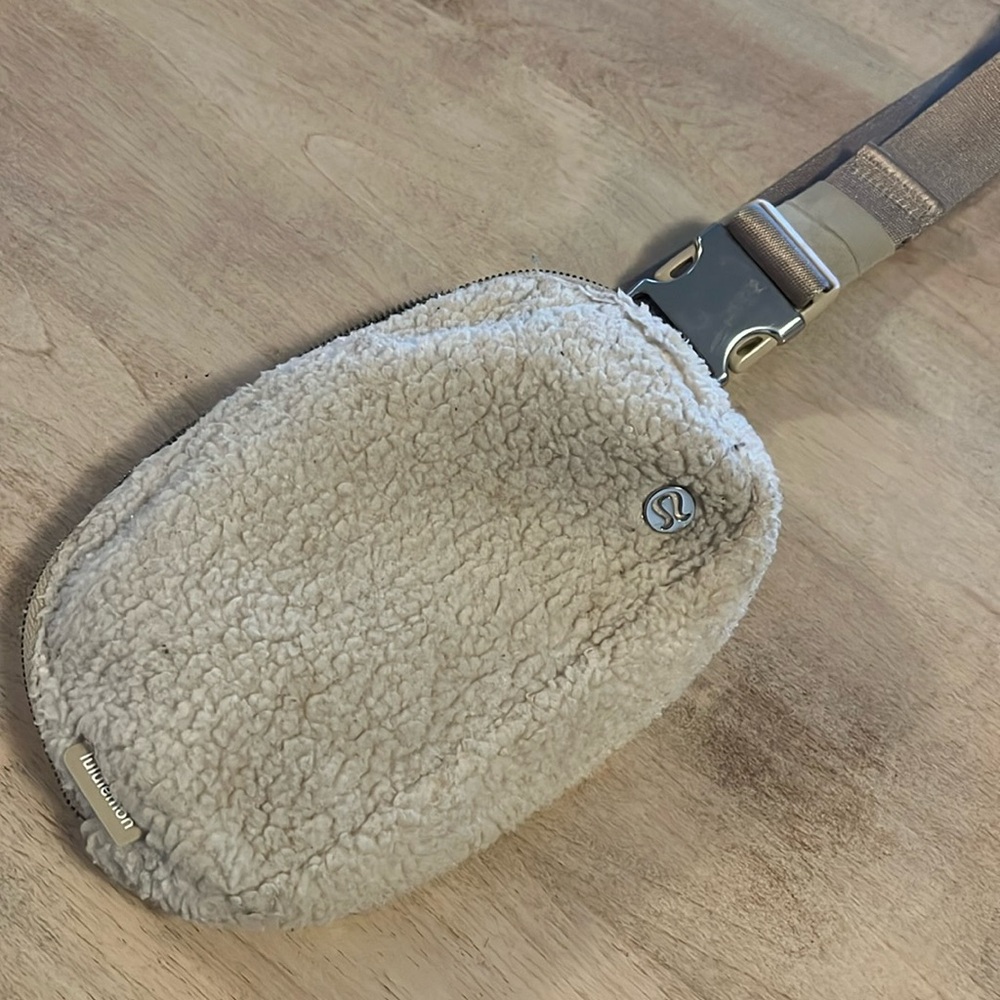 Lululemon cross body